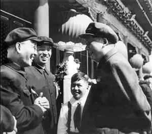 毛泽东、彭真和郭沫若（1952年）