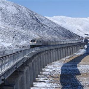 青藏铁路通车四年 西藏GDP劲增六成