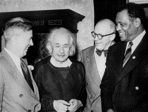 爱因斯坦与美国政治家在一起