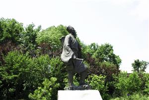 李时珍纪念馆的李时珍雕塑