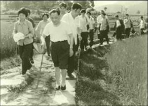 邓小平视察四川农村