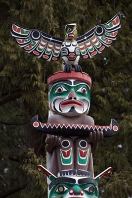 温哥华史丹利公园象征北美印第安文化的图腾柱